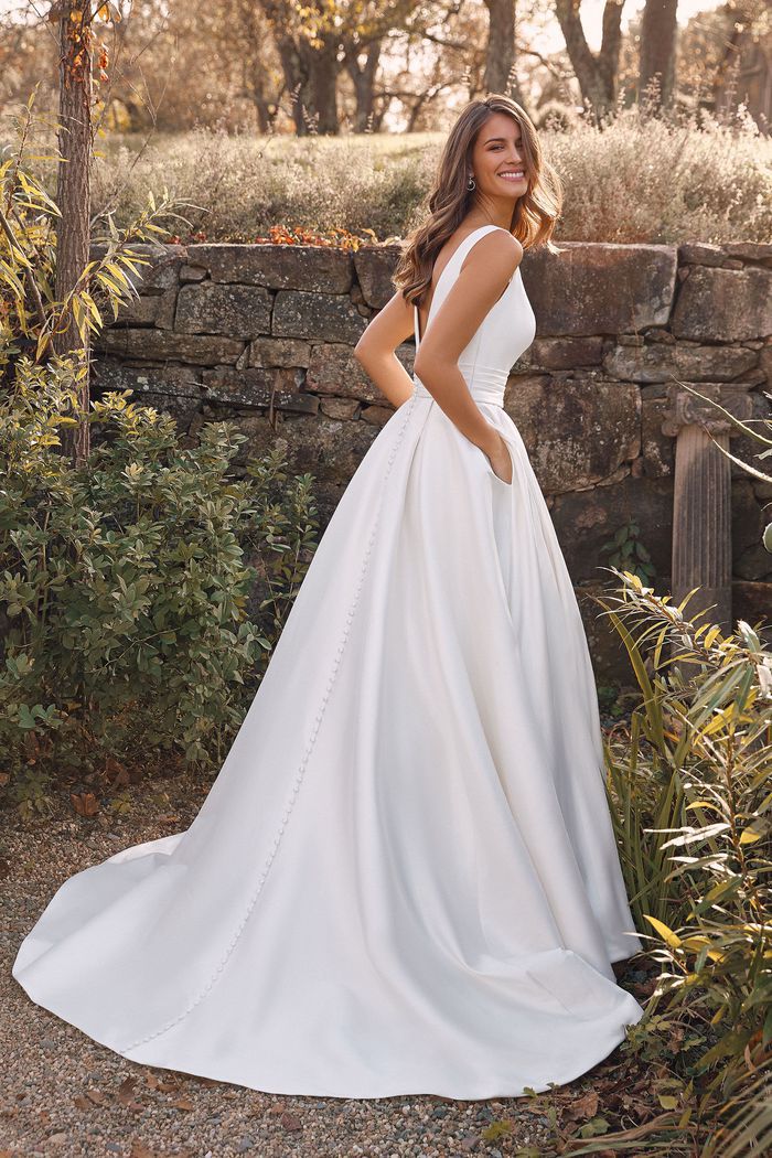 40 Beautiful Halterneck Wedding Dresses - hitched.co.uk - hitched.co.uk