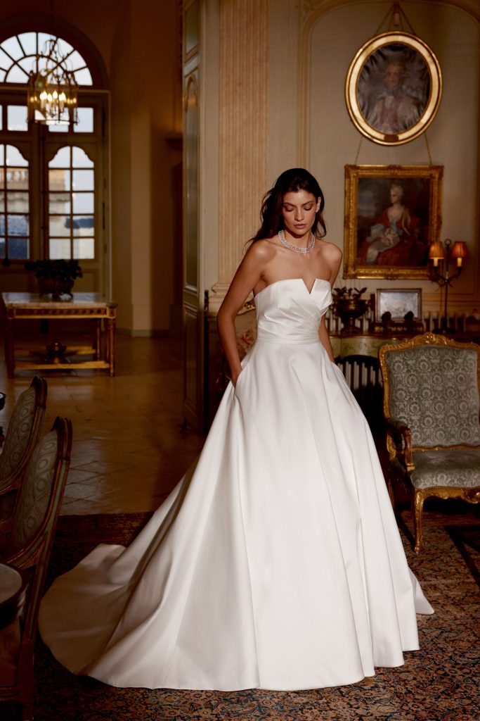 Wedding dress with pockets